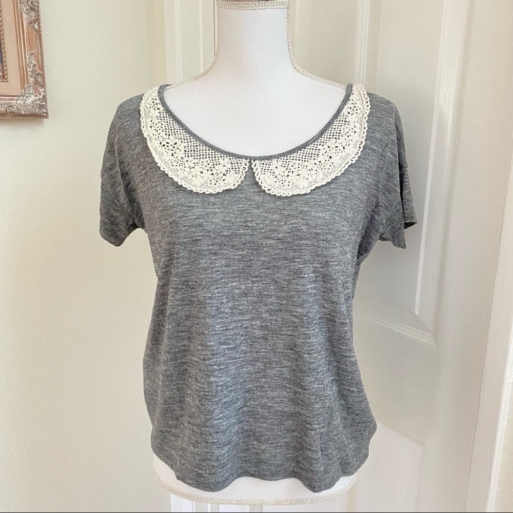 Pins and Needles Heather Grey Short Sleeve Top Crochet Collar Sz Small